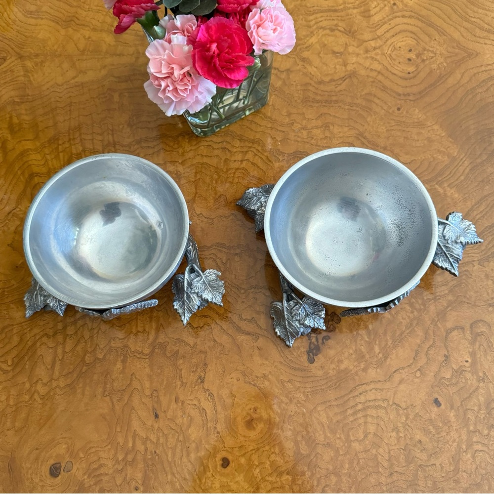 Set of 2 silver bowls
